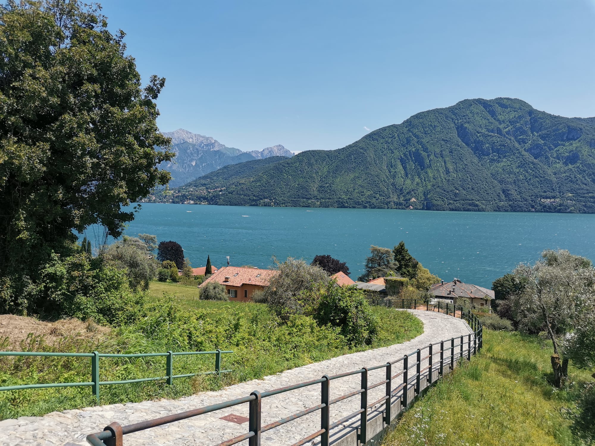 randonnée au bord du lac de Côme en Italie