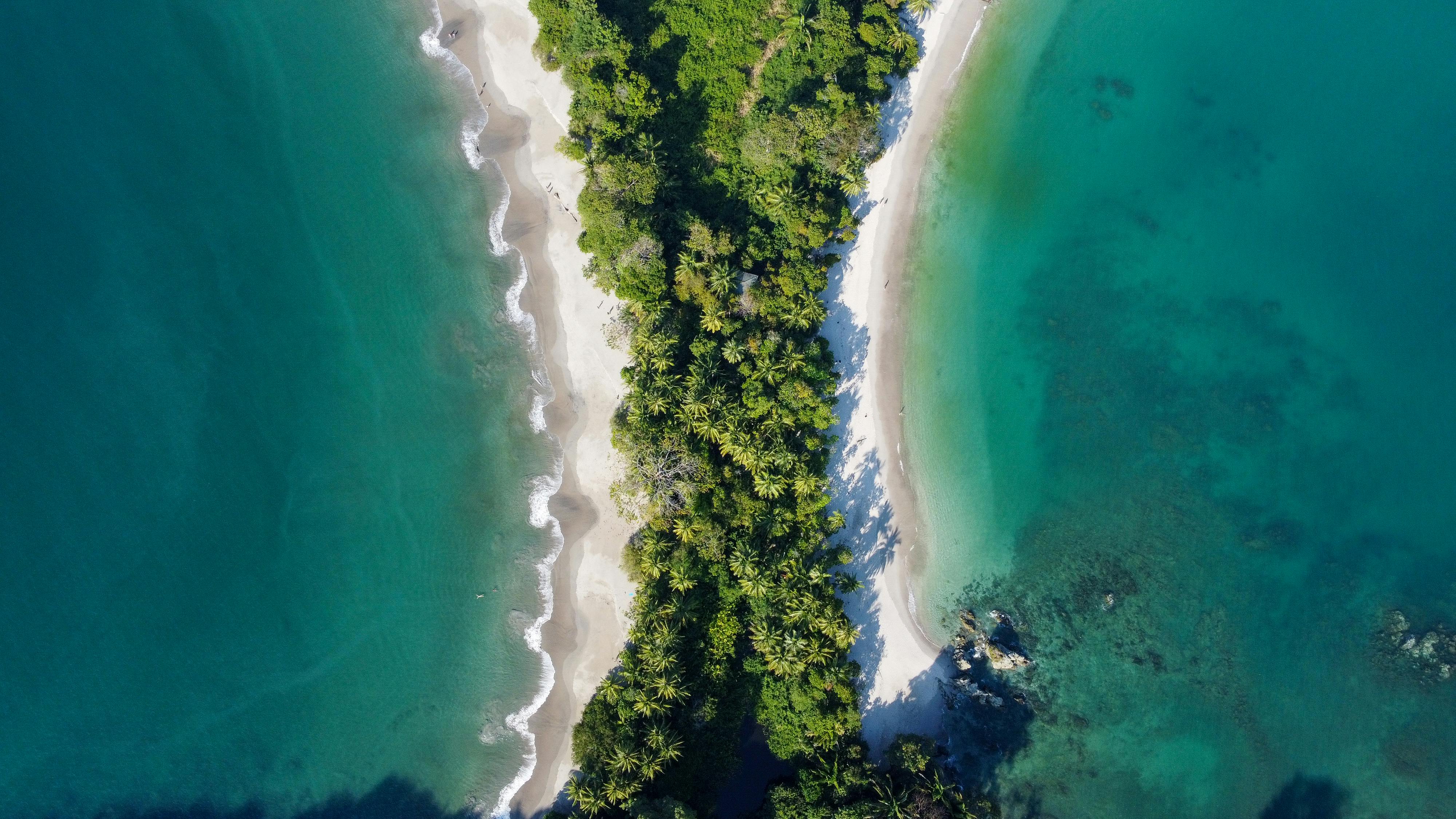 Une plage déserte au Costa Rica vue du ciel