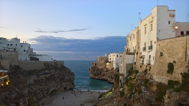 La ville de Polignano dans les Pouilles